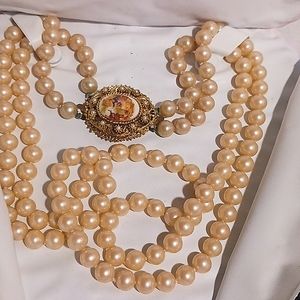 Vintage 👑 Pearl Necklace with Attached Brooch/Pin